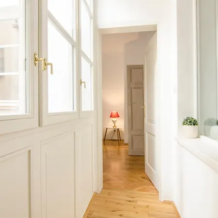 Wishlist Residences - Charles Bridge Karlova Apartment *