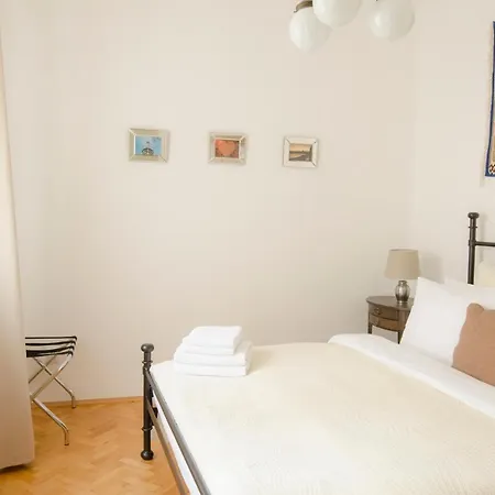 Wishlist Residences - Charles Bridge Karlova Apartament