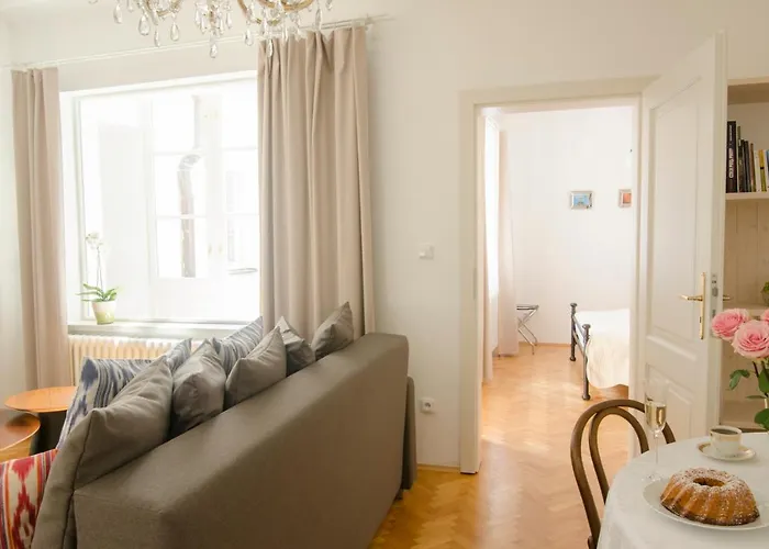 Wishlist Residences - Charles Bridge Karlova Прага